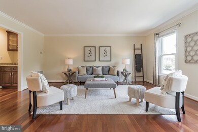 6846 Mclean Province Cir, Falls Church, VA 22043 - photo 4