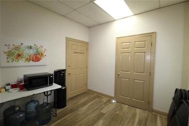 Small Office        / Kitchenette