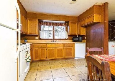 18777 E 581 Rd, Colcord, OK 74338 - photo 7