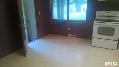 3315 W 43rd St, Davenport, IA 52806 - photo 3