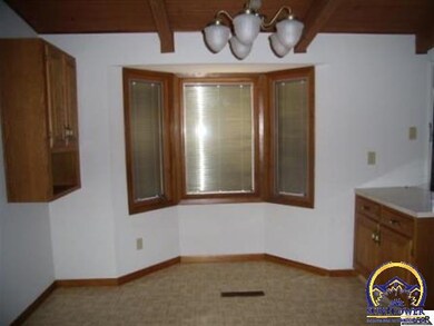 2525 SW Burnett Rd, Topeka, KS 66614 - photo 5