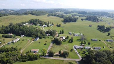 566 Old Stage Rd, Dandridge, TN 37725 - photo 2