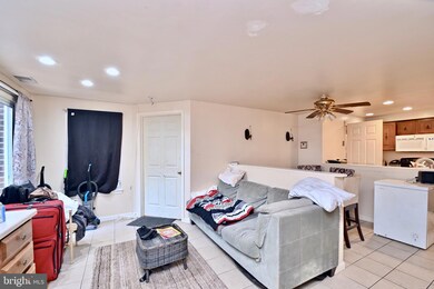 4303 Pembrook Village Dr unit 15, Alexandria, VA 22309 - photo 2