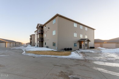 East Hills unit 12, Bismarck, ND 58501 - photo 2