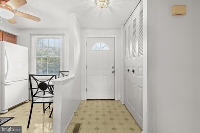 6016 Rowanberry Dr, Elkridge, MD 21075 - photo 4