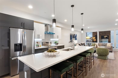 12215 Des Moines Memorial Dr S unit B, Burien, WA 98168 - photo 5