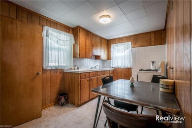 Eat-in kitchen