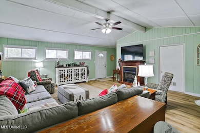 06-532 Bellevue St