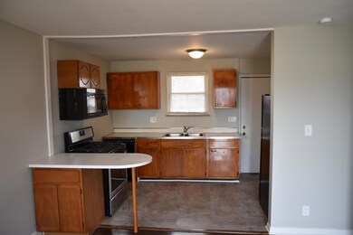638 E Jenkins Ave unit B, Columbus, OH 43207 - photo 2