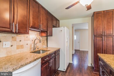 12622 Holkein Dr, Herndon, VA 20171 - photo 7