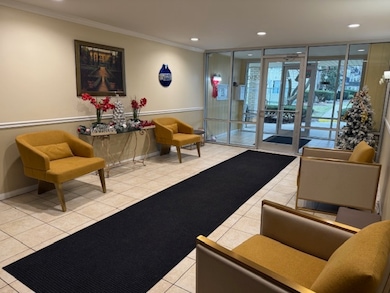 Edens Point North unit B409, Morton Grove, IL 60053 - photo 3