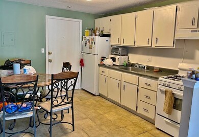 272 E Haverhill St unit B5-12, Lawrence, MA 01841 - photo 5
