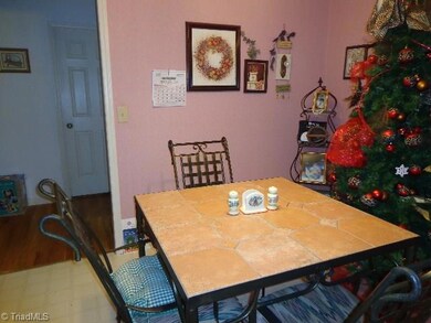 1074 Greenleaf Acres Dr, Asheboro, NC 27205 - photo 5