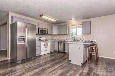 3261 SW Newberry Ave, Redmond, OR 97756 - photo 2