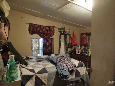 149 1/2 E 2nd St, Buttonwillow, CA 93206 - photo 4