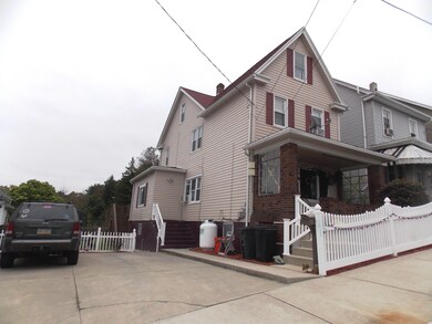 215 East St, Coaldale, PA 18218 - photo 2