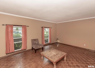 2824 E 39th St, Davenport, IA 52807 - photo 4