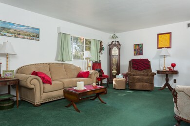 2801 E. Croyden-9847-Edit