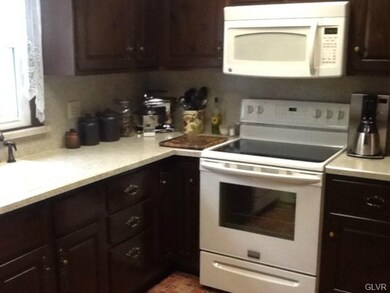 289 Mauch Chunk St, Nazareth, PA 18064 - photo 5