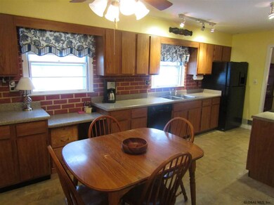 9 Elizabeth St, Latham, NY 12110 - photo 6