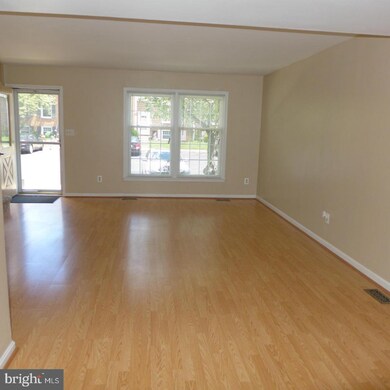 5820 Richardson Mews Square, Halethorpe, MD 21227 - photo 4