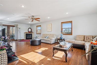 1164 Kyle Dr NE, Iowa City, IA 52240 - photo 5