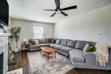 Living Rm w/ hardwood floor...