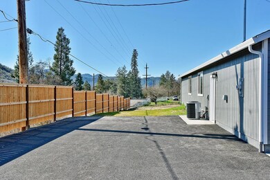 10014 Blackwell Rd, Central Point, OR 97502 - photo 5