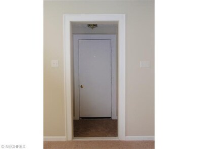Foyer entrance to living rm.