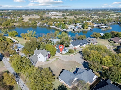 319 Turner Cir, Granbury, TX 76048 - photo 2