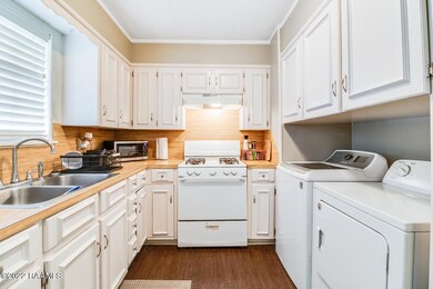 1202 Dulles Dr-5