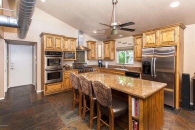 Kitchen and Breakfast Bar