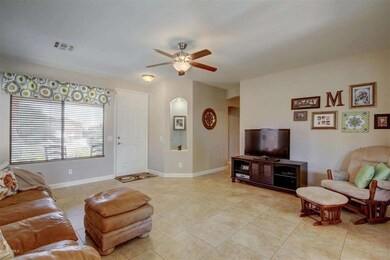 Living Room (4)