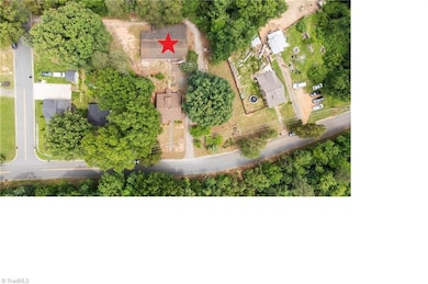 Detached building is indicated with the red star.