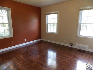 1915 SW Oakley Ave, Topeka, KS 66604 - photo 4