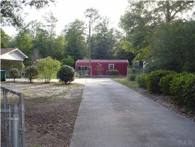 double gate at front of property nice concrete drive all the way to street
