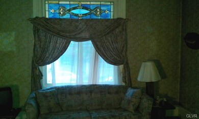 527 W Pennsylvania Ave, Pen Argyl, PA 18072 - photo 7