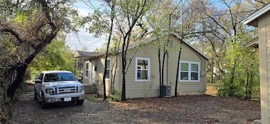 229 W Sycamore St, Denton, TX 76201 - photo 2