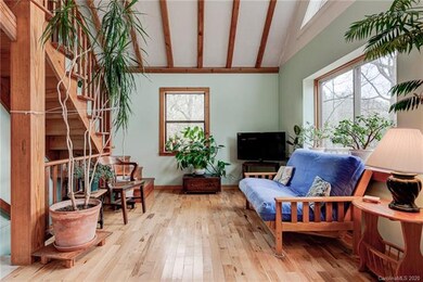 Enjoy the vaulted ceilings. Access to loft from li