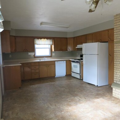 15 Grove St, Evansville, WI 53536 - photo 5