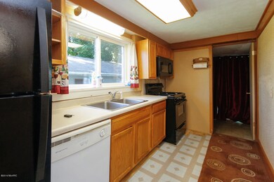 319 S Madison St, Marshall, MI 49068 - photo 4