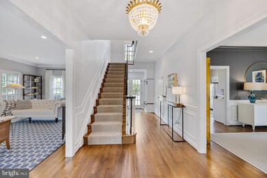 702 Kings Ct, Alexandria, VA 22302 - photo 2