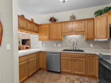 4026 Hazelnut Ct, Sheboygan, WI 53081 - photo 4