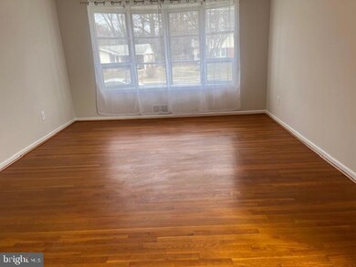 8607 Cottage St, Vienna, VA 22180 - photo 2