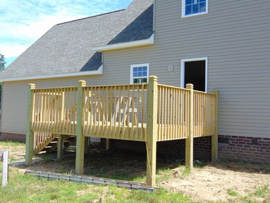 Nice hefty deck perfect for entertaining!