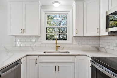 21 Hilltop Cir, Yarmouth, ME 04096 - photo 3