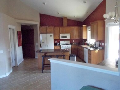 213 SE Yorktown Rd, Grants Pass, OR 97527 - photo 2