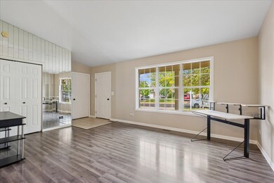 1306 Robin Dr, Carol Stream, IL 60188 - photo 4