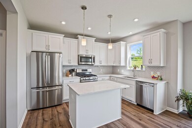 Kitchen w/center Island