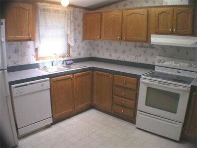 34 Bayberry Dr, Gardner, MA 01440 - photo 5